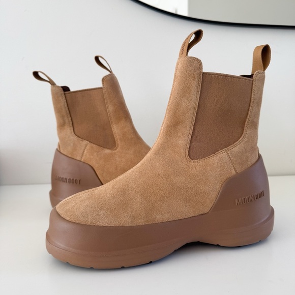 MOON BOOT • Luna Chelsea Suede Boots in Beige - Picture 9 of 15